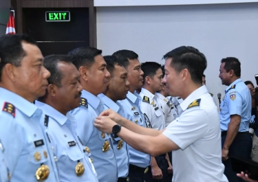 Sepuluh Perwira Tinggi TNI AU Dapat Wing Kehormatan dari Angkatan Udara Singapura