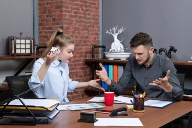 Bermuka Dua, 5 Zodiak Ini Dikenal Paling Manipulatif, Ada Gemini yang Pandai Memintal Jaring Penipuan yang Rumit untuk Menggoyahkan Opini Lawannya