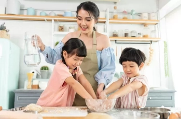 Jika Anda Benar-benar Ingin Jadi Contoh yang Baik bagi Anak-anak Anda, Jangan Lakukan 5 Perilaku Ini