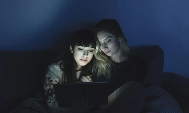 Orang yang Sering Menangis saat Menonton Film Sedih, Biasanya Memiliki 8 Ciri Istimewa Ini Menurut Psikologi