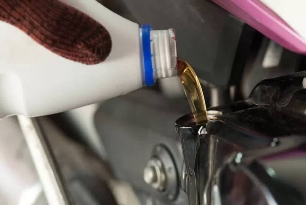 Sekte Ganti Oli Motor Matic Pakai Oli Mesin Diesel kembali Bangkit, Ketahui Dampak Jangka Panjangnya