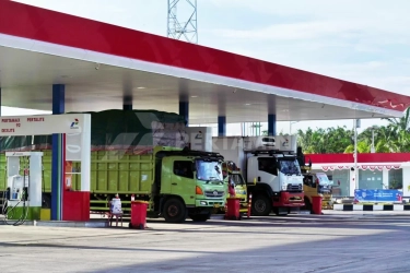 Sopir-sopir Truk di Makassar Mulai Sulit Dapatkan BBM Bersubsidi Jenis Solar, Padahal Sudah Punya Barcode