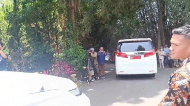Penampakan Toyota Alphard Putih yang Ditumpangi Prabowo Tinggalkan Hambalang ke Kantor Kemenhan