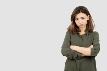 Perempuan yang Sangat Tidak Bahagia dengan Kehidupan yang dijalani Kerap Tunjukkan 8 Perilaku Ini