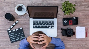 Cara Ciptakan Rasa Nyaman saat Kerja di Kantor, Rapikan Meja, Coba Putar Musik Favorit