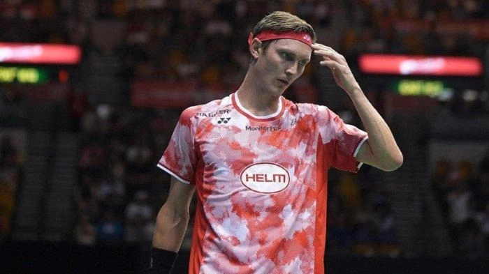 Kejutan Hasil Denmark Open 2024: Muntah di Lapangan, Viktor Axelsen Pilih Mundur
