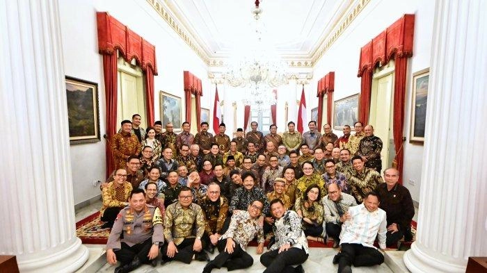 Momen Jokowi Santap Siang Terakhir dengan Anggota Kabinet di Istana