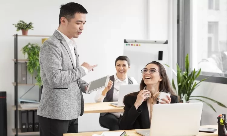 9 Tanda Pria Sangat Disegani Semua Orang dalam Hidupnya, Menurut Psikologi
