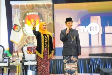 Khofifah-Emil Tampil Unggul di Debat Perdana, Lancar Paparkan Capaian Kinerja dan Prestasi Selama Pimpin Jatim