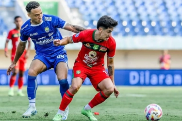 Persebaya Surabaya: Dari Kualitas Menyerang ke Strategi Bertahan, Apa yang Terjadi?