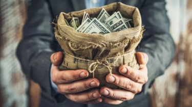 SUGIH di Tahun 2025! 15 Weton yang Akan Menemukan Rezeki Besar Bak Menemukan Harta Karun Menurut Primbon Jawa