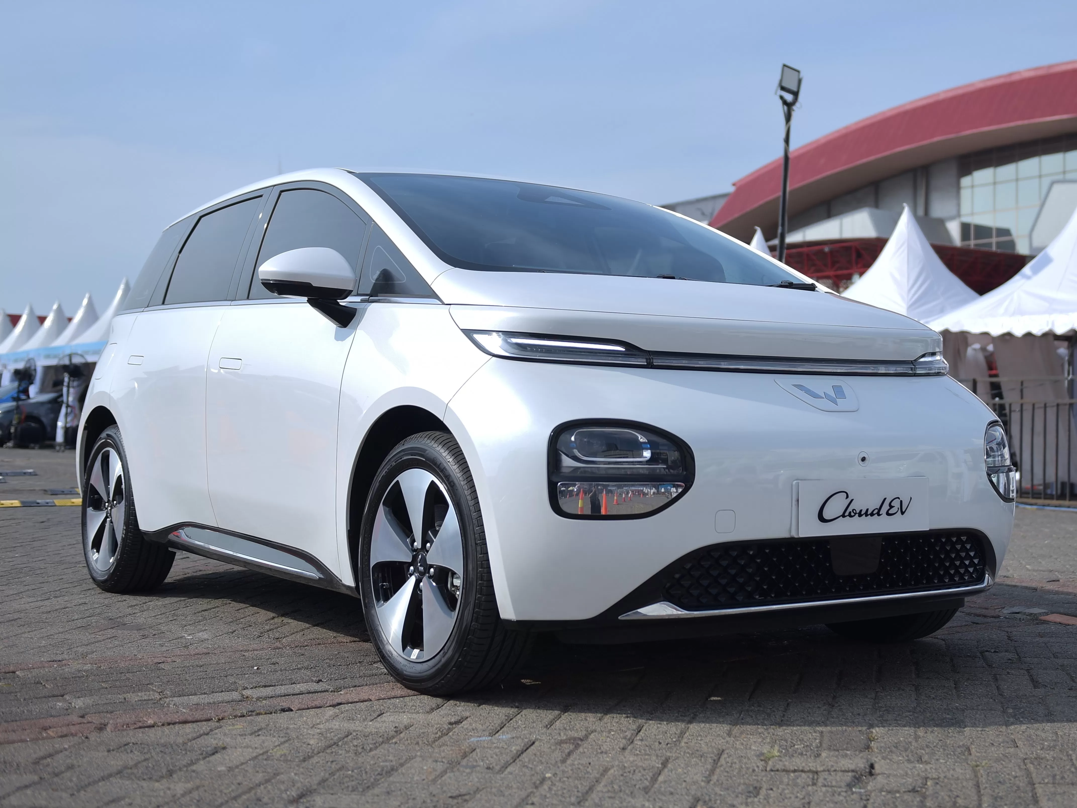 Wuling Cloud EV Medium Hatchback Incaran Keluarga yang Inginkan Kenyamanan
