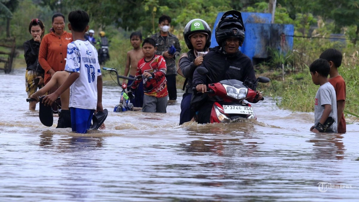 3.882 Jiwa Terdampak Banjir di Sanggau Kalbar, Kemensos Perluas Jangkauan Distribusi Bantuan