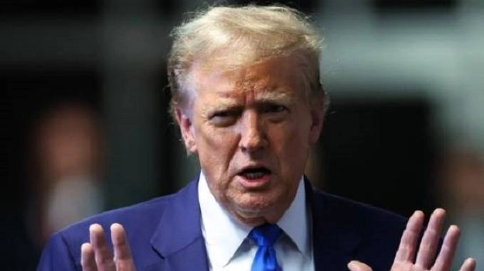 Mikrofon Donald Trump Mati Saat Lagi Pidato, Mirip Sidang di DPR RI
