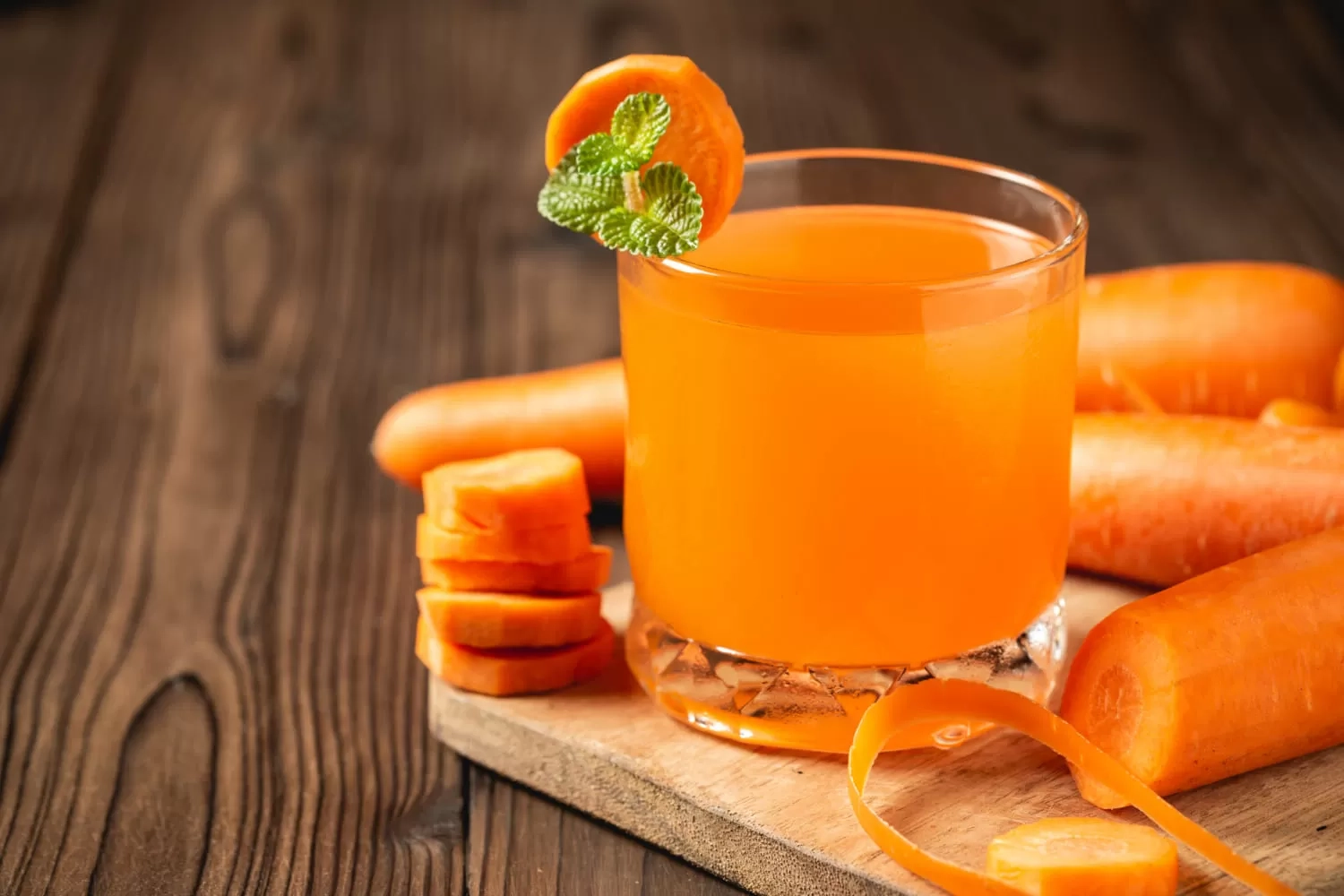 7 Alasan Minum Jus Wortel Setiap Pagi, Rasakan Manfaatnya untuk Kesehatan Tubuh Anda!