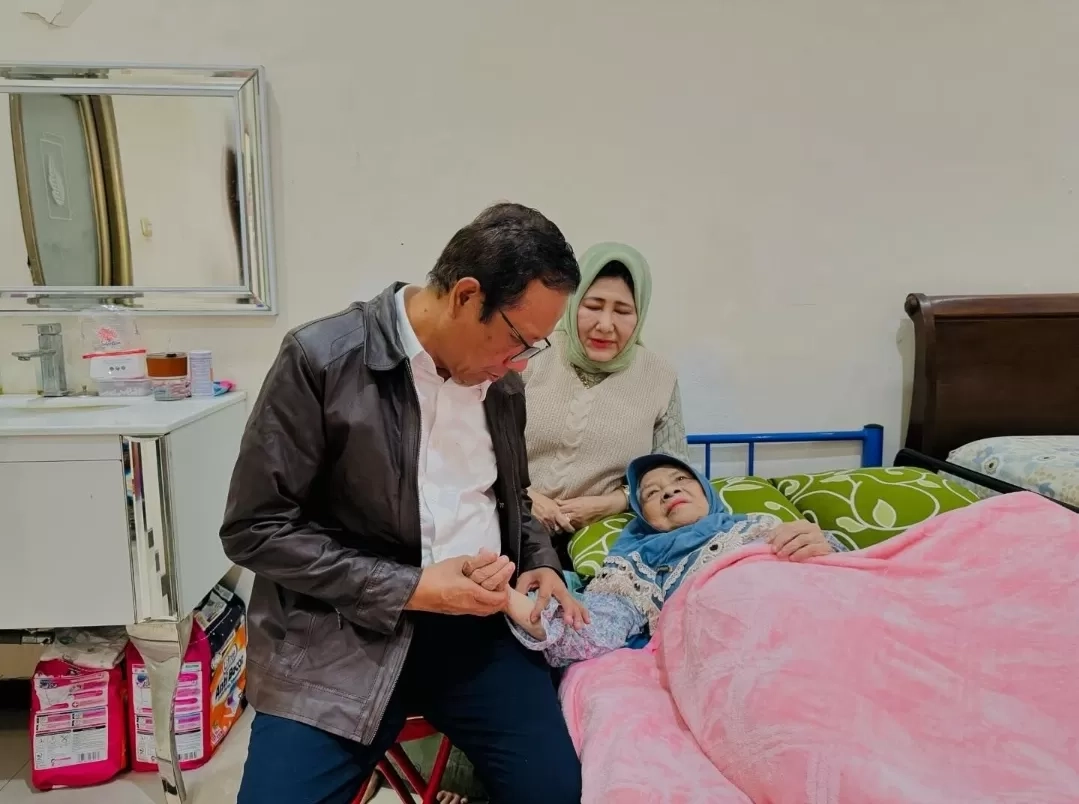 Ibunya Sakit, Mahfud MD Tak Hadiri Pelantikan Prabowo-Gibran