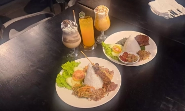 Sensasi Menikmati Nasi Campur Bali dan Nasi Bebek Goreng Daun Singkong di Sentul dengan Pemandangan Gunung Pancar dari Dekat