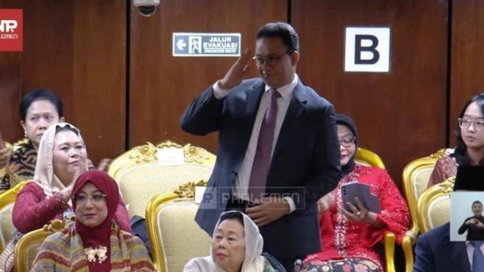 Anies Baswedan Langsung Hormat saat Disapa Presiden Prabowo