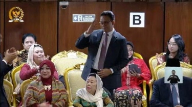 Anies Beri Salam Hormat saat Prabowo Sampaikan Pidato Perdana sebagai Presiden