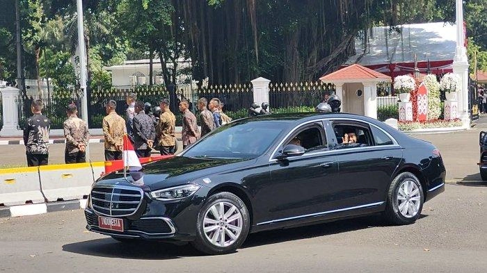 Lambaikan Tangan ke Warga, Presiden Jokowi Tinggalkan Istana Menuju Gedung MPR/DPR