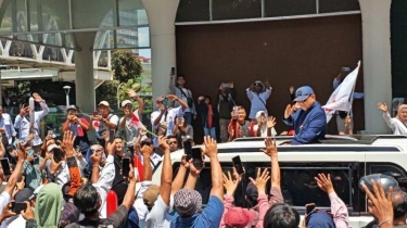 Momen Presiden Prabowo Sapa Masyarakat di Dukuh Atas Jakarta, Berikan Salam Hormat 