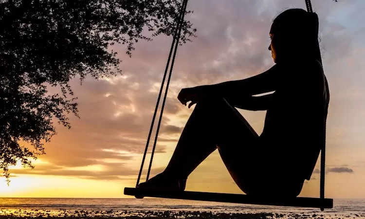 Bertepuk Sebelah Tangan: 5 Bentuk Cinta Tak Berbalas yang Paling Sering Terjadi, Kamu Pernah Mengalami yang Mana?