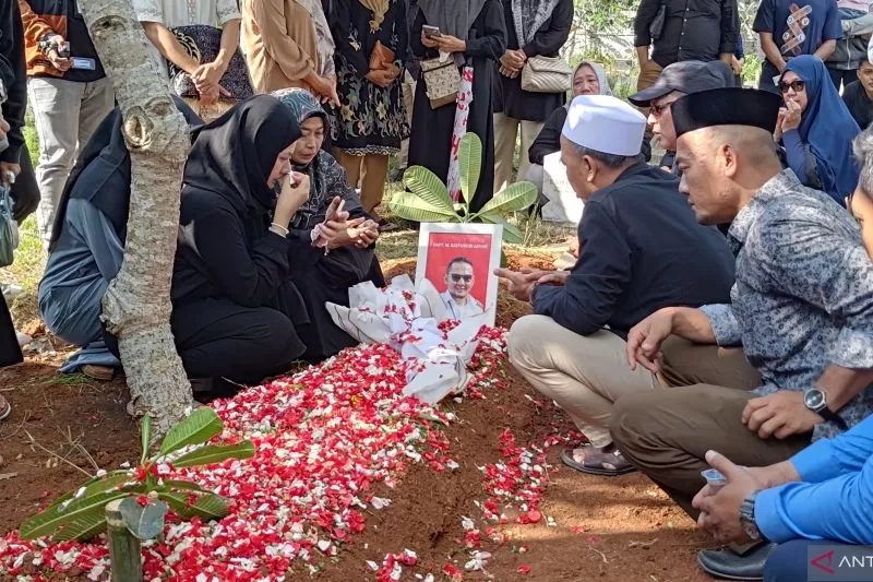 Jenazah Pilot Korban Kecelakaan SAM Air Dimakamkan di Tangerang