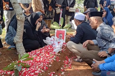 Jenazah Pilot Korban Kecelakaan SAM Air Dimakamkan di Tangerang