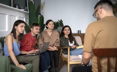 Kenali 9 Tanda Perilaku Seseorang yang Selalu Ingin Jadi Pusat Perhatian dan Bagaimana Cara Menghadapinya?
