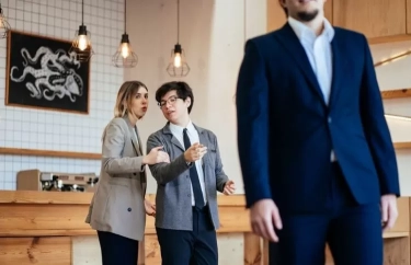 Tanda Orang Memendam Rasa Iri Pada Anda: Perhatikan 10 Tanda yang Kerap Tak Disadari Berikut Ini