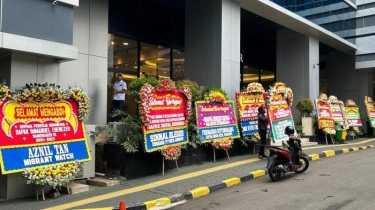 Karangan Bunga di Kemnaker Lebih Banyak untuk Wamen Noel Ketimbang Menterinya