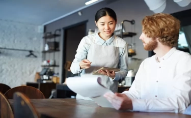 Orang yang Memberi Uang Tip di Restoran Lebih dari 20 Persen, Biasanya Menunjukkan 7 Perilaku Ini Menurut Psikologi