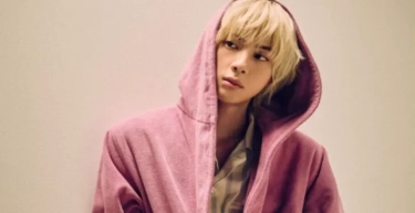 Rilis Album ‘Happy,’ Jin BTS Terlihat Memukau dalam Klip Video dan Konsep Foto Baru