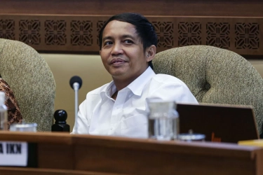 Hari Pertama Kerja, Menteri Kehutanan Raja Juli Antoni dan Wamen Langsung Rapat Pimpinan