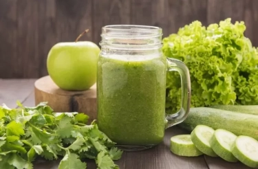 Ingin Kulit Mulus Bebas Jerawat? Coba 5 Resep Jus Ini untuk Menyembuhkan Jerawat Secara Alami