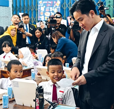 Kolaborasi CSR Bank DKI, Wapres Gibran Pantau Makan Siang Gratis di SDN Menteng