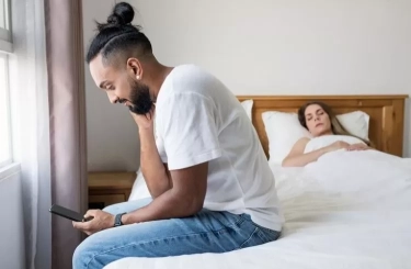 Tanda Pasangan Berfantasi dan Menghayalkan Orang Lain dalam Hubungan: Perhatikan 5 Kebiasaan Mereka