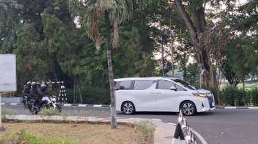 Terpisah Dari Menteri, Presiden Prabowo Subianto Tiba di Bandara Halim Untuk Bertolak Ke Magelang 