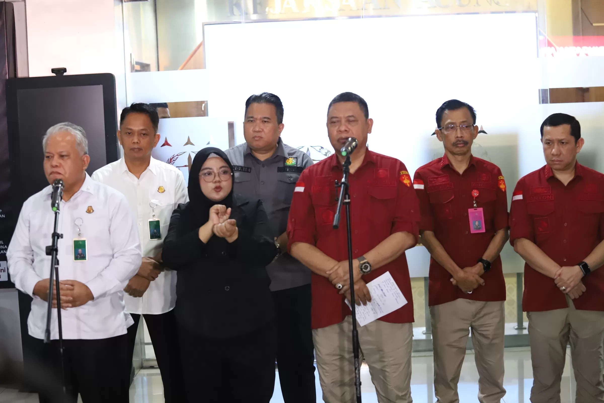 Terkait Suap Tiga Hakim Ronald Tannur, Eks Pejabat MA Dijemput Kejagung dari Bali