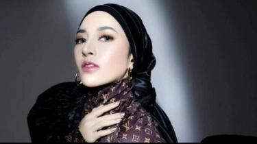 Hamil Anak Laki-laki, Selebgram Shandy Purnamasari Wujudkan Nazar Berangkatkan Guru Ngaji Umrah 