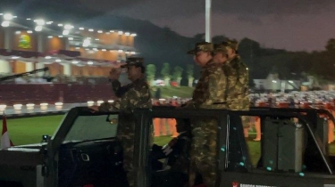 Kenakan Seragam Komcad, Presiden Prabowo Inspeksi Pasukan Upacara Parade Senja di Akmil Magelang