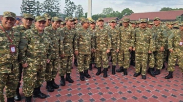 Menteri & Wakil Menteri Latihan Baris Berbaris di Akmil Magelang, Berseragam Loreng & Bersih-bersih