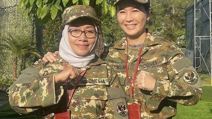 Penampilan Arifatul-Veronica Tan Berseragam Loreng saat Retreat Kabinet Merah Putih di Magelang