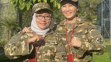 Penampilan Arifatul-Veronica Tan Berseragam Loreng saat Retreat Kabinet Merah Putih di Magelang