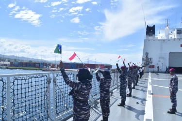 Catat Sejarah, TNI AL Labuhkan Kapal Perang di Solomon Islands