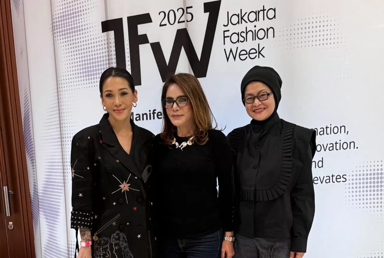 Koleksi Futuristik dan Eksentrik di Panggung Jakarta Fashion Week 2025