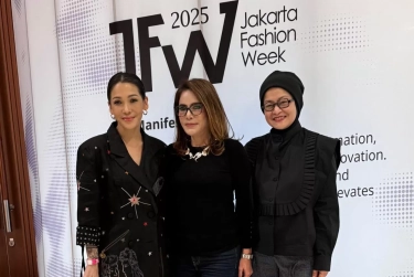 Koleksi Futuristik dan Eksentrik di Panggung Jakarta Fashion Week 2025