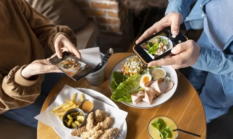 Mengungkap dan Memahami, 9 Kepribadian Orang yang Hobi Memotret Makanan Menurut Psikologi, Simak!