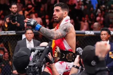 Pertarungan Epik: Ilia Topuria vs Max Holloway di UFC 308, Siapa yang Akan Menjadi Raja Featherweight?