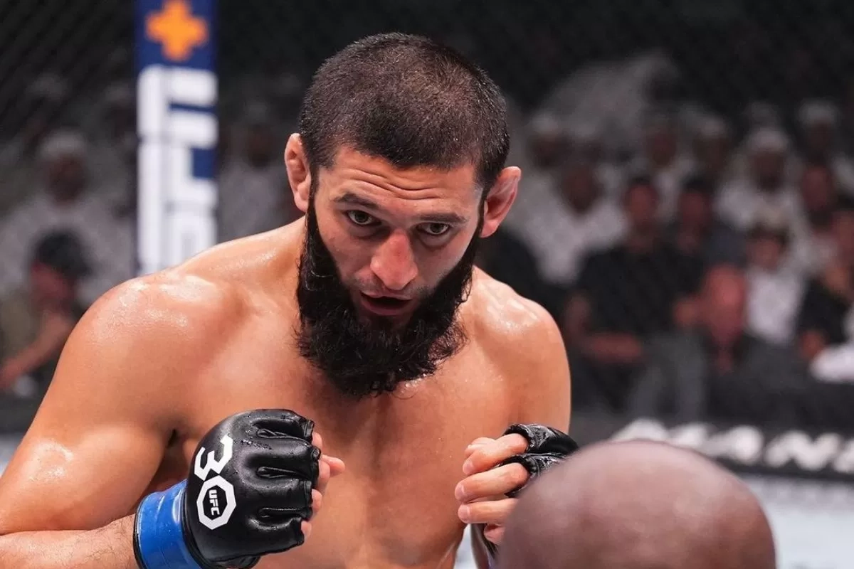 UFC 308: Ilia Topuria dan Max Holloway Siap Bertarung, Khamzat Chimaev Curi Perhatian!
